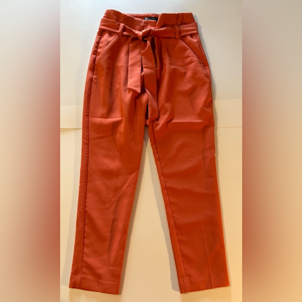 NY & Co. 7th Avenue The Madie Pant Coral Color Crop Pant Size 4P